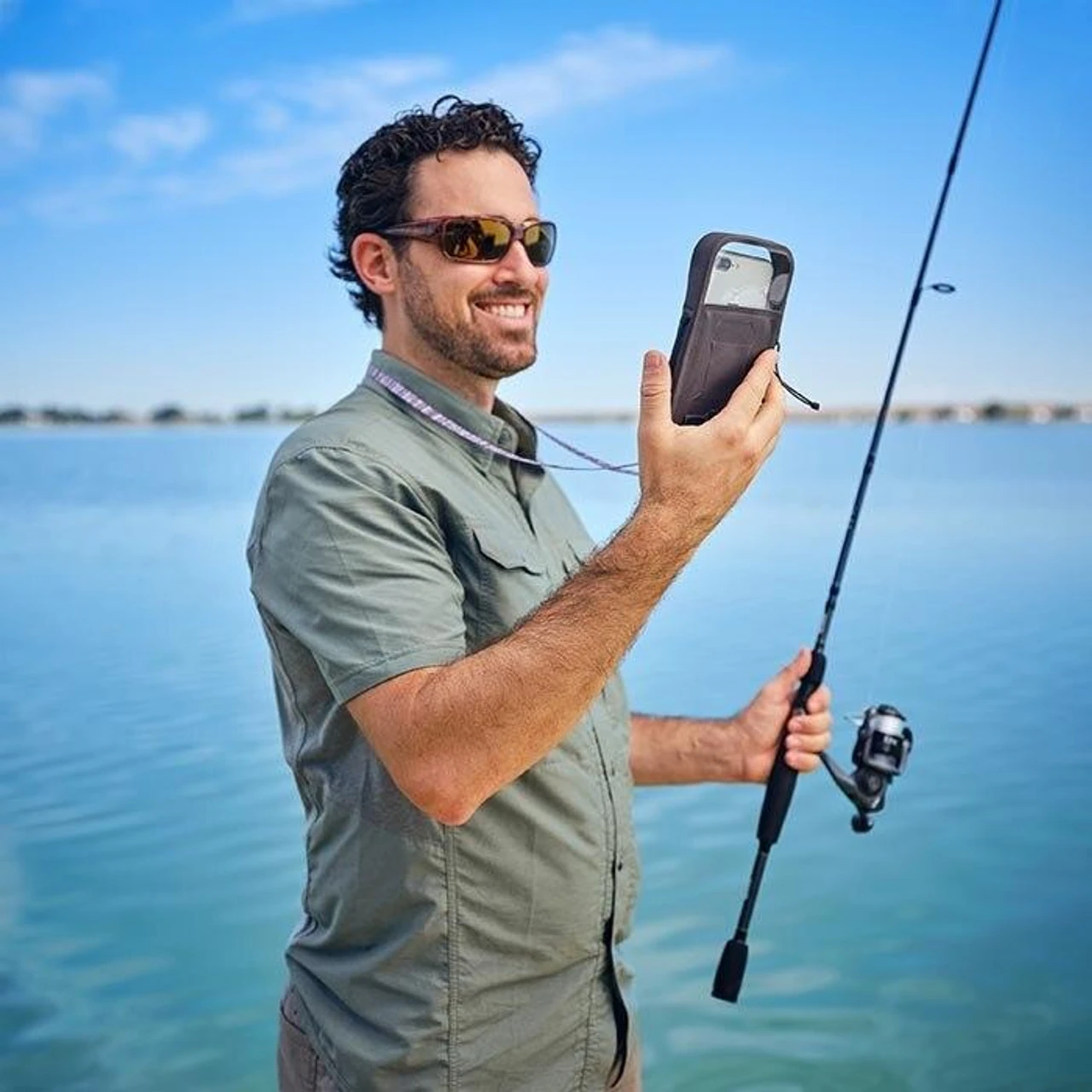 Nite Ize RunOff Waterproof Phone Case Nite Ize RunOff Waterproof Phone Case -Tactical Apparel Store nite ize runoff waterproof phone case ropc 09 r3 69121.1619217109