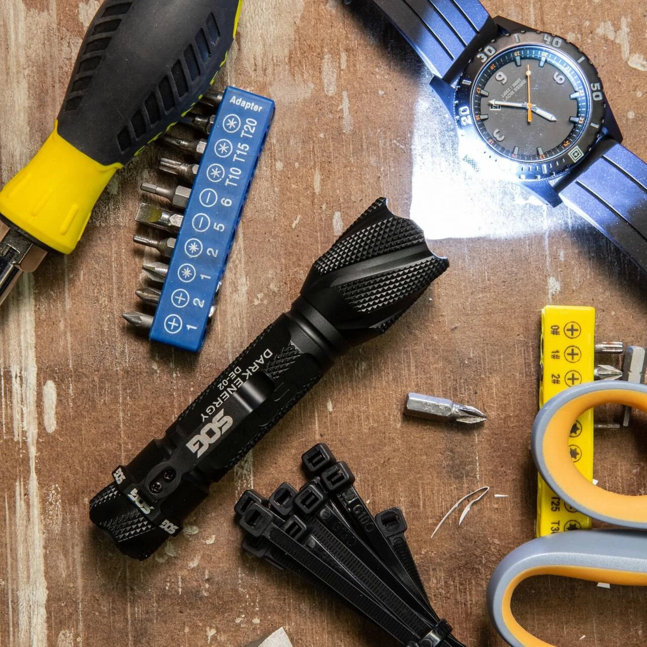 SOG Dark Energy 247A Flashlight SOG Dark Energy 247A Flashlight -Tactical Apparel Store sog dark energy 247a flashlight de 02 82909.1601495216